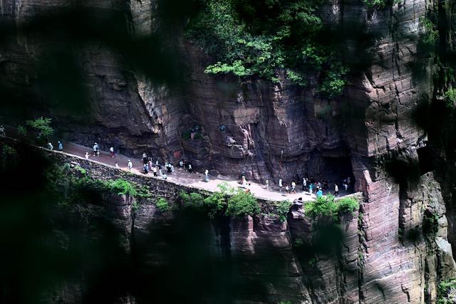 河南辉县：太行深处绝壁峡谷引游客