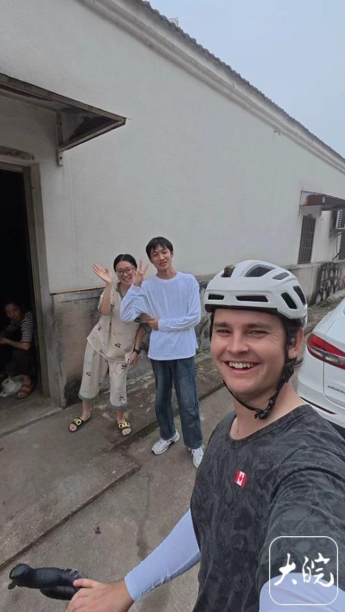 “安徽人对我超级好” 加拿大小伙从上海骑行到合肥，受邀拍照吃安徽菜