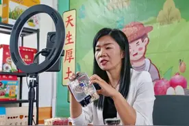 【秦皇岛好网民】吕宏霞：用镜头记录乡村的“家乡代言人”图片
