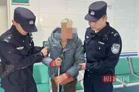 老人独自就医，民警变身“代驾”6分钟送其回家图片