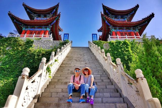 谁说冬天只有黑白？这抹彩色绚烂得不讲道理