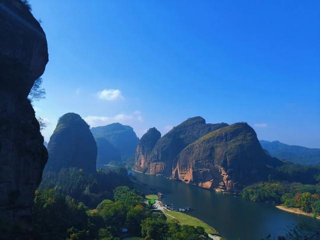 龙虎山藏着“神仙玩法”？这个周末，青萍剑+八段锦免费学！