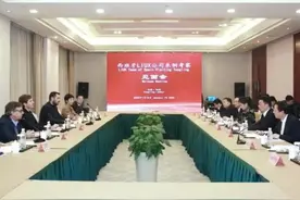 杨宏星会见LIUX公司考察团一行图片