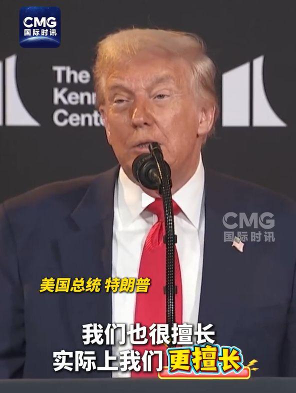 俄罗斯突发，一政府大楼遭乌军无人机袭击！见普京前，特朗普公开发出威胁，他还谈到这件事......