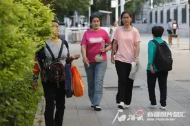 今日，新疆23.26万名考生奔赴高考图片