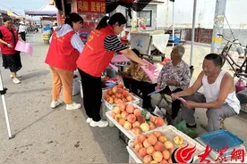 曲阜市小雪街道医保所进行异地就医政策宣传活动图片