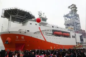钻地壳、进地幔：我国首艘大洋钻探船“梦想”号亮相图片