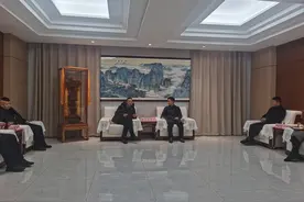 情系群众送爱心 捐赠车辆暖民心 ——青海省山东商会向刚察县老年社会福利中心捐赠服务用车图片