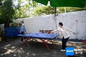 林诗栋回海南了 ！妈妈：3年没回家，中午12点到家第二天一早就走了图片