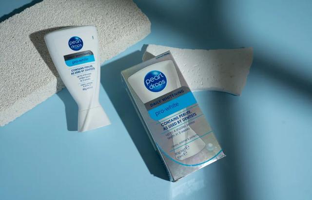 咖啡是白天喝的	，牙是夜里变黄的