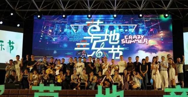 “眺望”天山南麓，释放青春活力