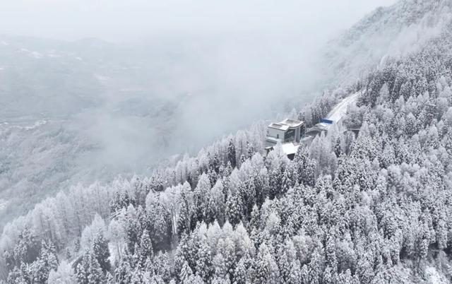 【超级福利】1小时直达成都“小瑞士”！冰雪徒步/雪地魔毯/音乐会/NPC巡游……