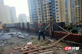 永兴县：小区护坡无护栏 巡察为民解愁难图片