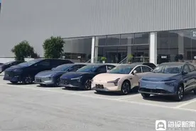 海量财经丨新能源汽车2月销量激增，有车企同比增长570%图片