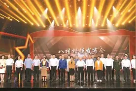 致敬平凡英雄 汲取奋进力量图片