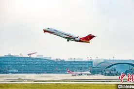 中国国产支线客机ARJ21开启“环青藏高原”演示飞行图片