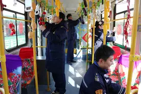 “东北大花”主题车上线！坐青岛公交感受“尔滨”风情图片