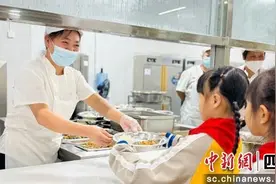 自贡沿滩：食堂4D管理 确保学生食品安全图片