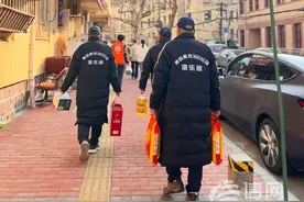 寒冬送暖 青岛亮点叁陆伍足球俱乐部情暖台西社区图片