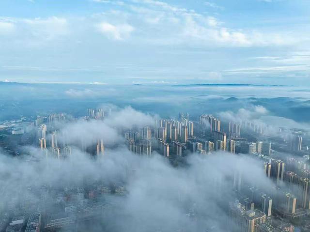 威宁草海：邂逅梦幻云海 畅享清凉时光