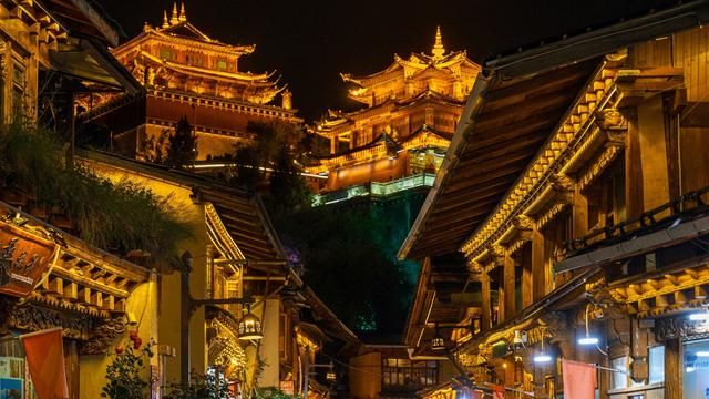 夜未央 月光之城点亮团结“星光”
