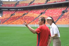 龙之队近万名球迷助威 龙兴足球场超粉看台首次亮相国际赛场图片