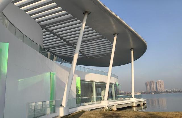 一湖碧水焕新生 “产水融合”释放生态红利