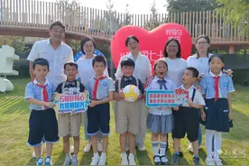 “滴水汇成海” 长港路小学庆祝新中国成立75周年图片