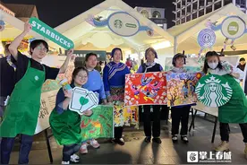 左手锄头右手画笔  昆明农民画家绘出春日“繁花”图片