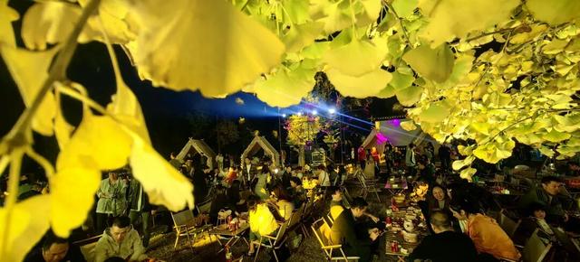 日均客流达平日3倍，新都秋假热门地TOP1