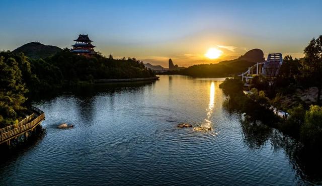 登高望远在龙虎，重阳遇见好秋光！