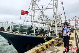 平潭口岸今年首批远洋渔船入境通关图片