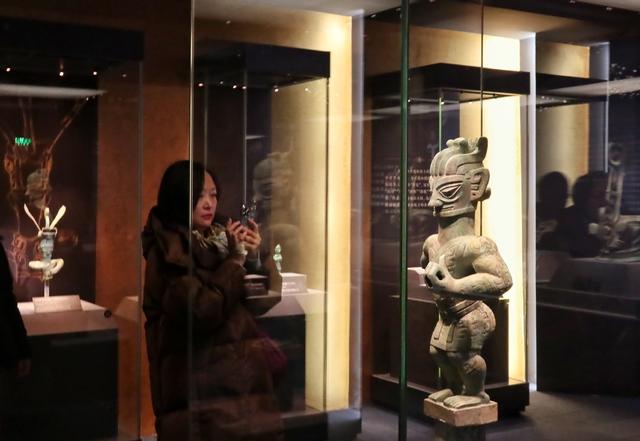 三星堆—金沙遗址古蜀文明展在国博开幕