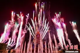 你好，2025——香港市民“热辣滚烫”迎新年图片