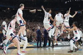 华裔中锋周志豪独木难支，康涅狄格大学NCAA卫冕夺队史第6冠图片