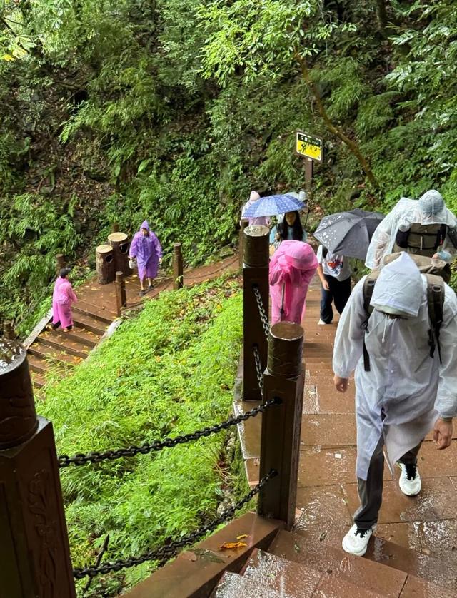七夕节“万人冒雨攻打瓦屋山”！
