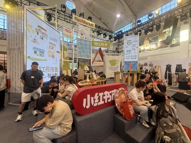 小红书首个线下市集火爆出圈，不靠餐饮靠创意，新型市集有哪些启示？
