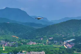 “无人机＋高铁”带赣南农特产“飞”出大山图片