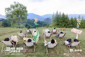 潮评丨一场“去班味”潮玩大party，与年轻人共同抵达“诗和远方”图片