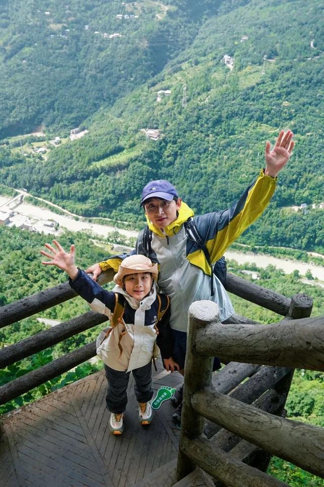 安逸四川 乐游绵阳 ‖ 速抢！999顶帐篷免费送！游九寨沟住九皇山，露营萨朗拿奖牌，一站式爽玩