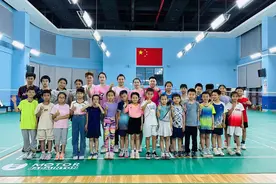 国家级教练来了！为横琴羽毛球小将“手把手”教学图片