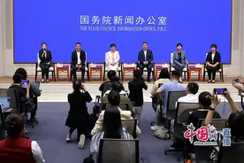 “最美医生”余家军：只要岛上有一个居民，我就会坚守在那里图片