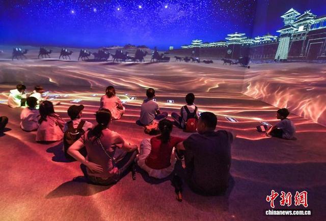 抓住暑期“尾巴” 新疆各大博物馆游客络绎不绝