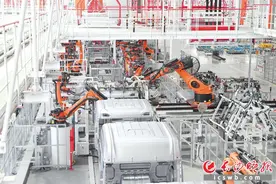 一辆重卡从订单到交付仅需5天 | 我的机器人“工友”图片