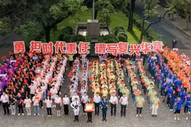 2007-0413号国旗亮相同济、育明轮上升国旗……今天我们这样为祖国庆生图片