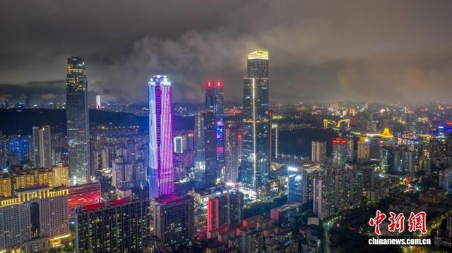 广西南宁：雨后城市如仙境