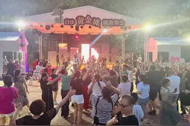 从“出圈”到“搬迁”  成都黄金滩蹦迪如何“跳”出生命力？｜封面深镜图片