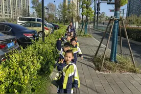 别开生面的探秘科学之旅，满足了萌娃们的好奇心图片