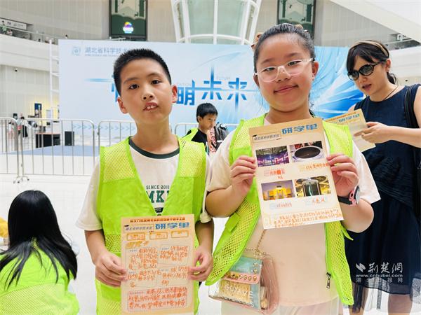 亲子家庭探秘科技馆 紫阳街道播撒创新种子