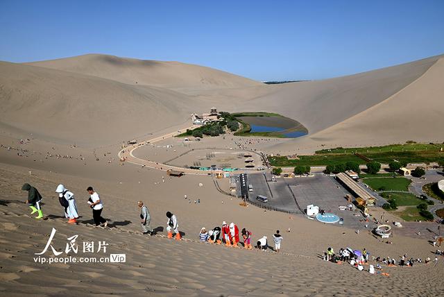 甘肃敦煌：秋游大漠